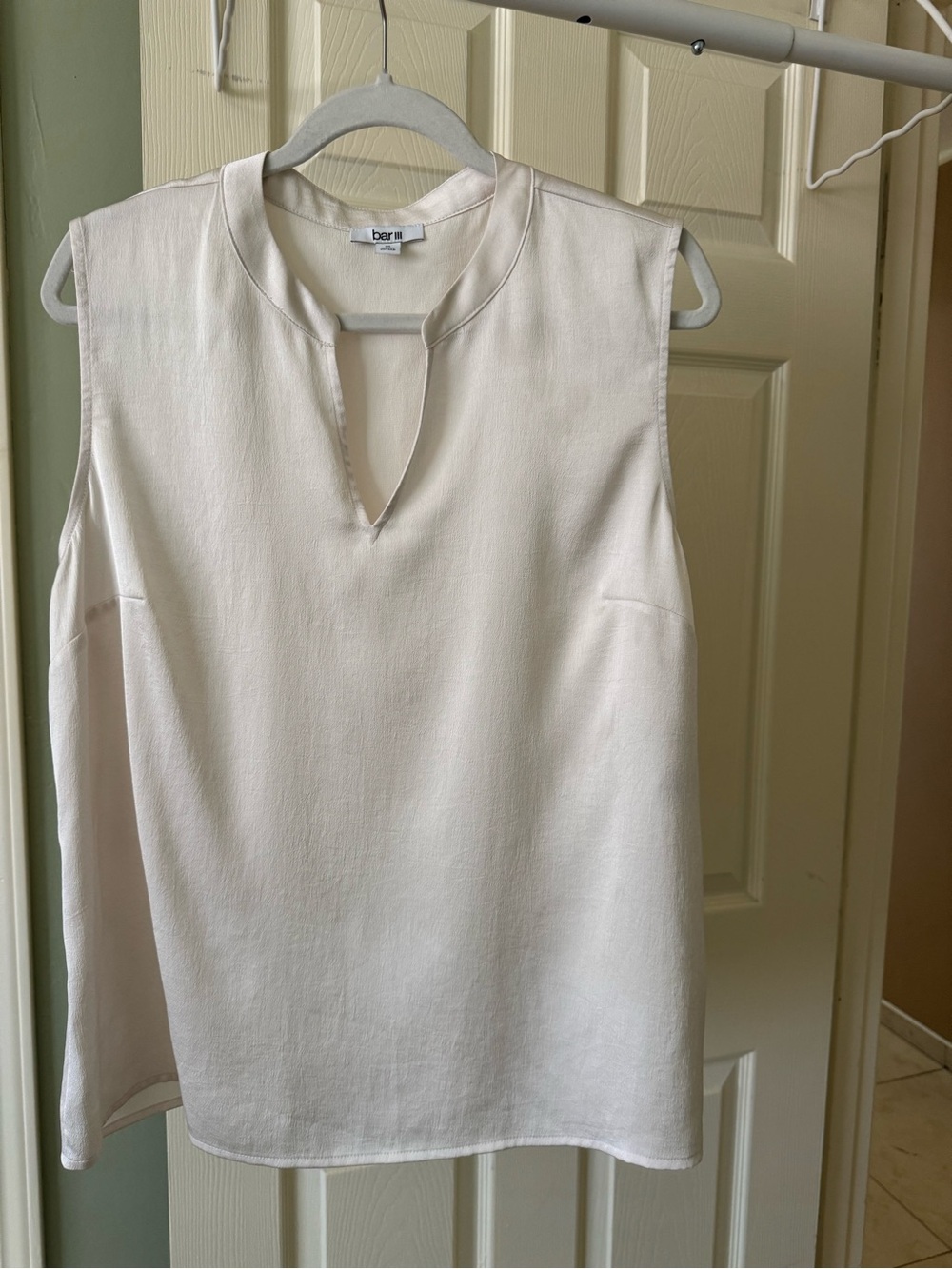 Bar III Cream Sleeveless Keyhole Neck Shell